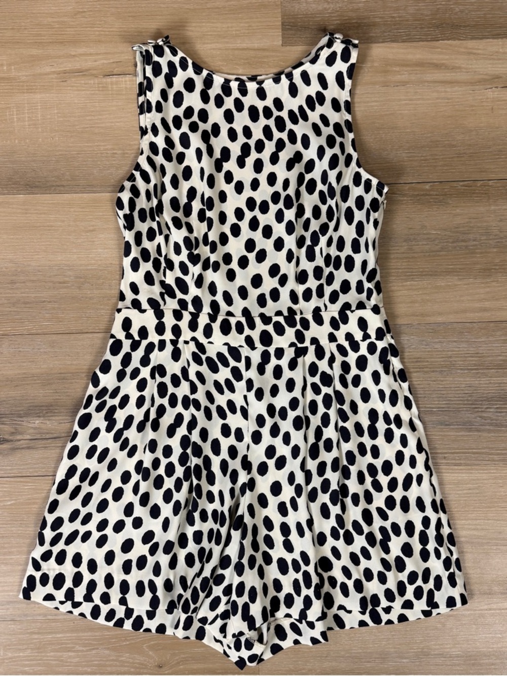 LOFT Polka Dot Black Cream Sleeveless Pleated Shorts Romper | Size 0